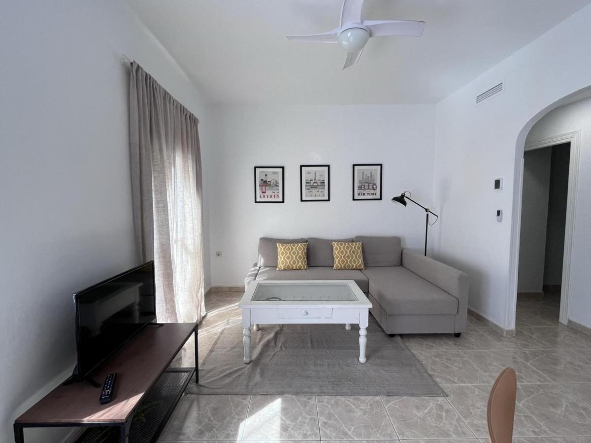 Seaty Center By Gms Apartamentos Фуeнхирола Екстериор снимка